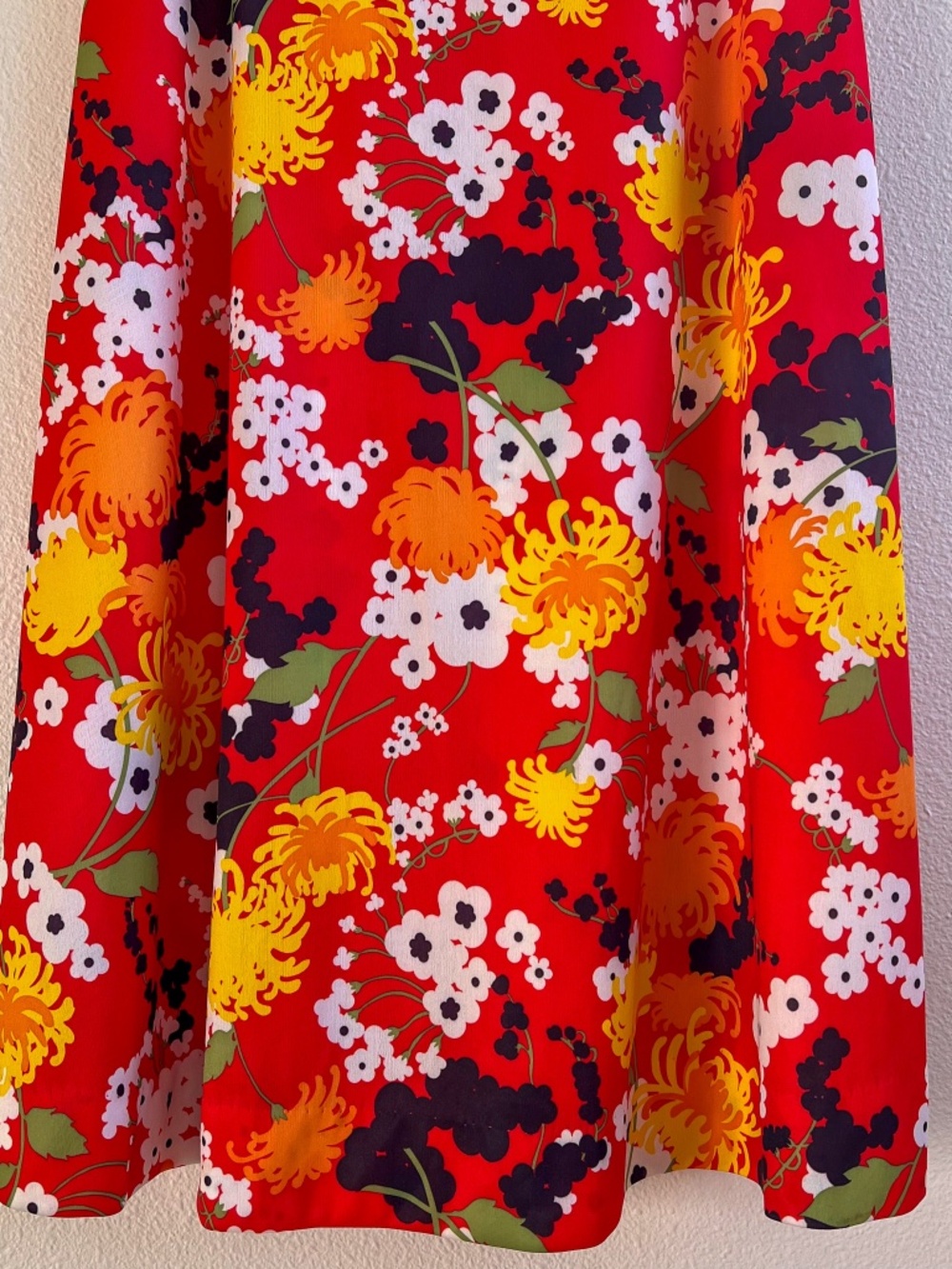 Vibrant Vintage 1960s Red Floral Midi Dress (L) - Picture 8 of 12